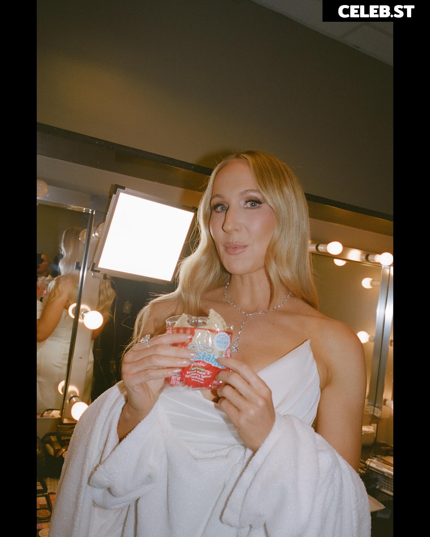Nikki Glaser Image 23443375