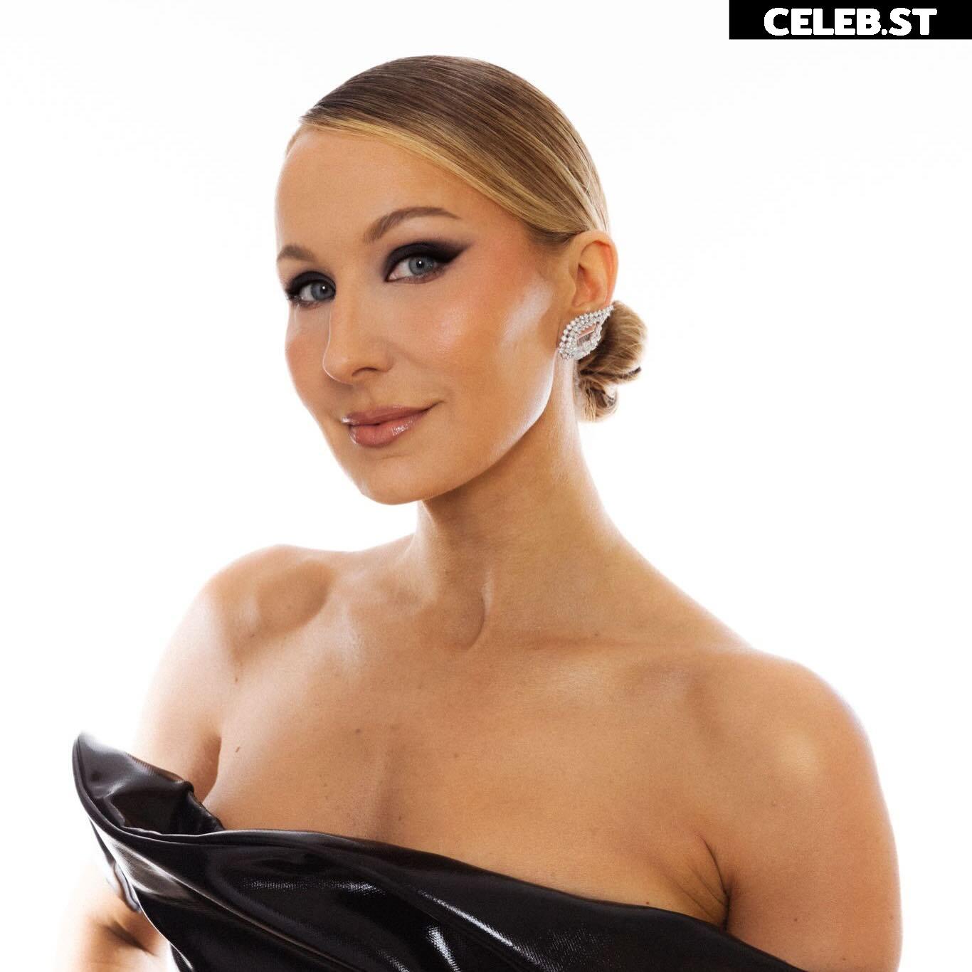 Nikki Glaser Image 23443294