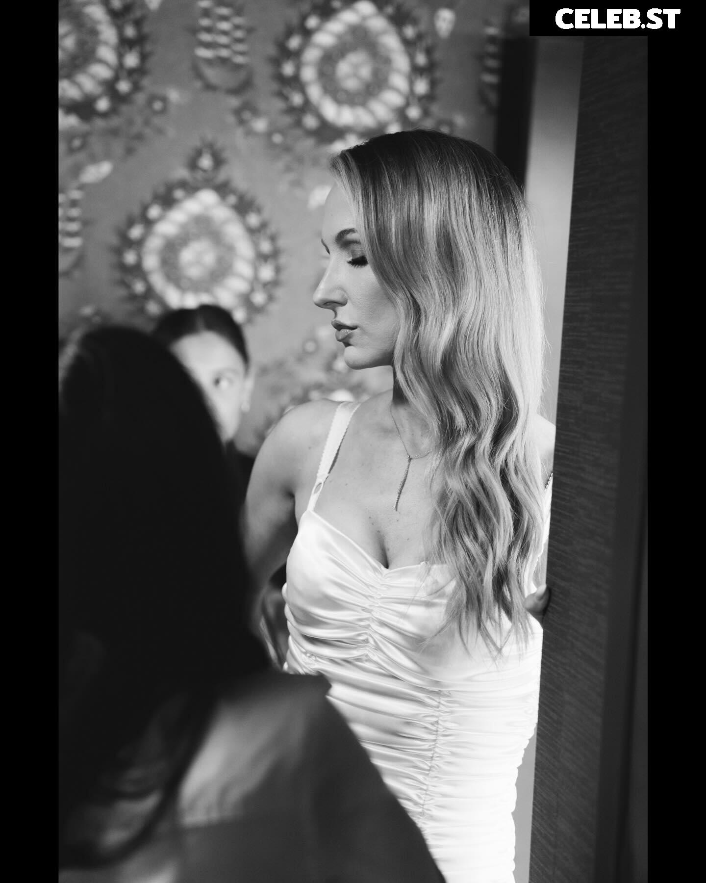 Nikki Glaser Image 23443230
