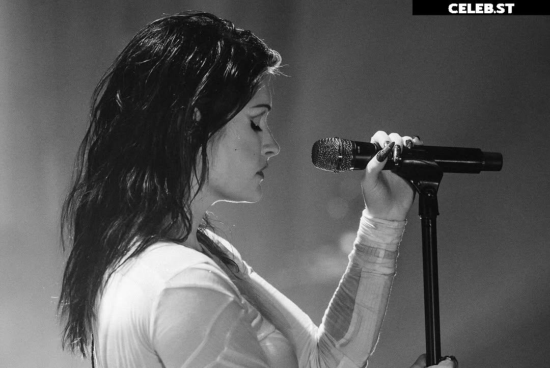 Courtney Laplante (Spiritbox Singer) Image 23442912