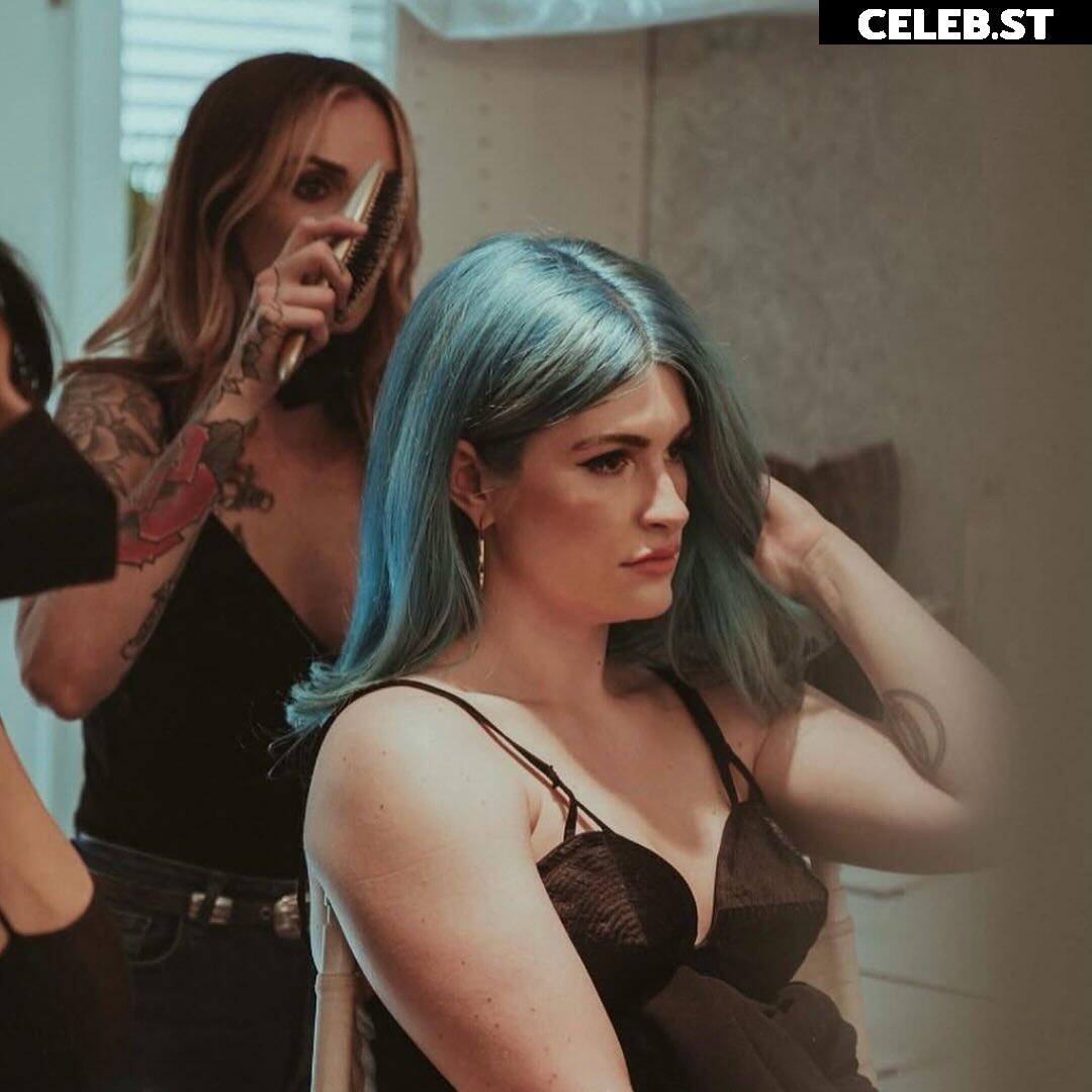 Courtney Laplante (Spiritbox Singer) Image 23442940
