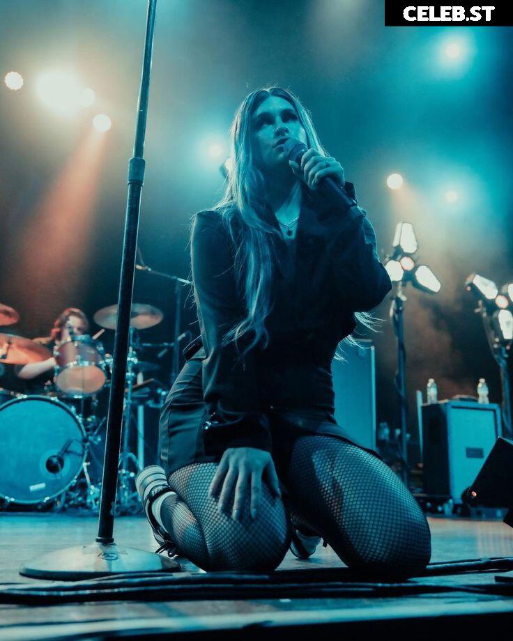 Courtney Laplante (Spiritbox Singer) Image 23442948