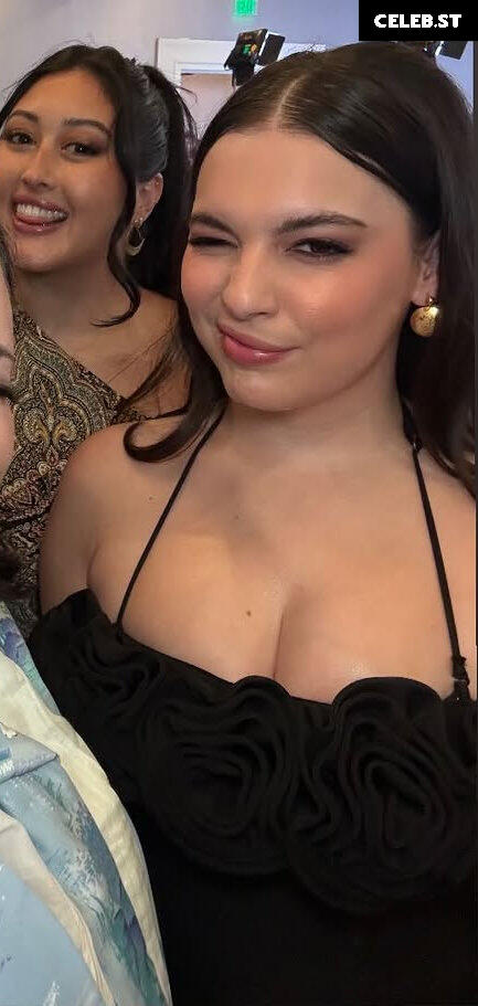 Isabella Gomez Image 23442706