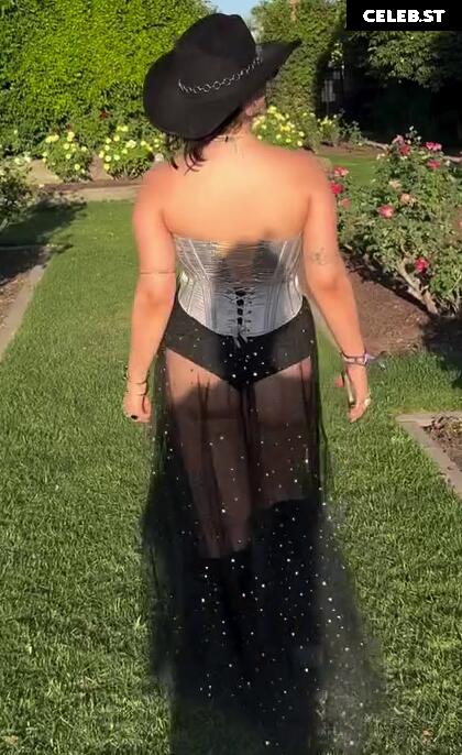 Isabella Gomez Image 23442698