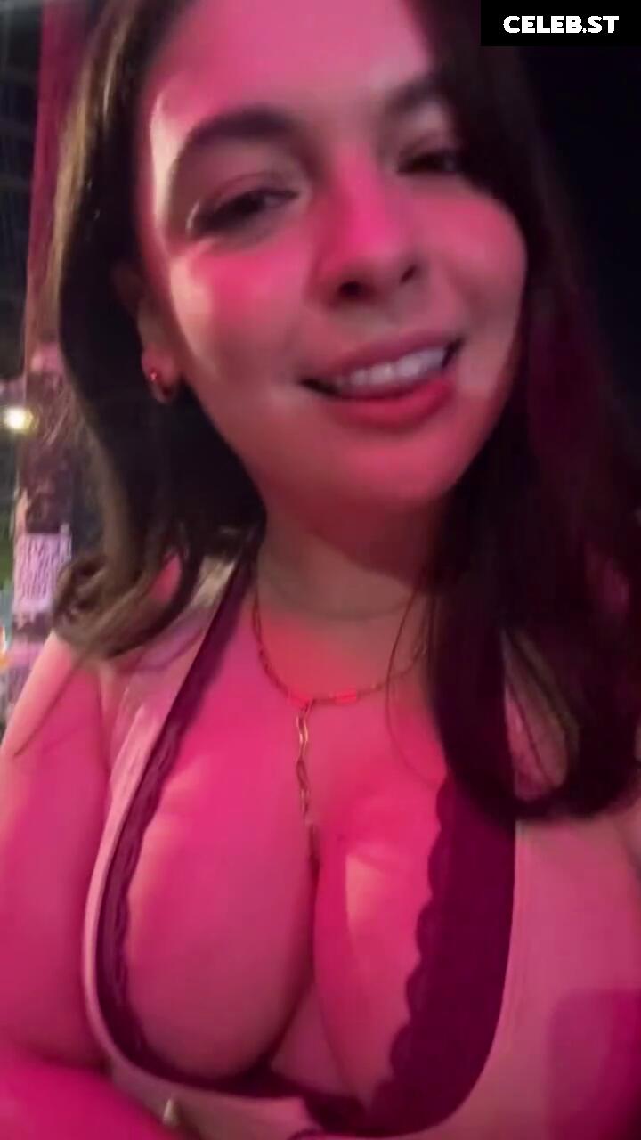 Isabella Gomez Image 23442681