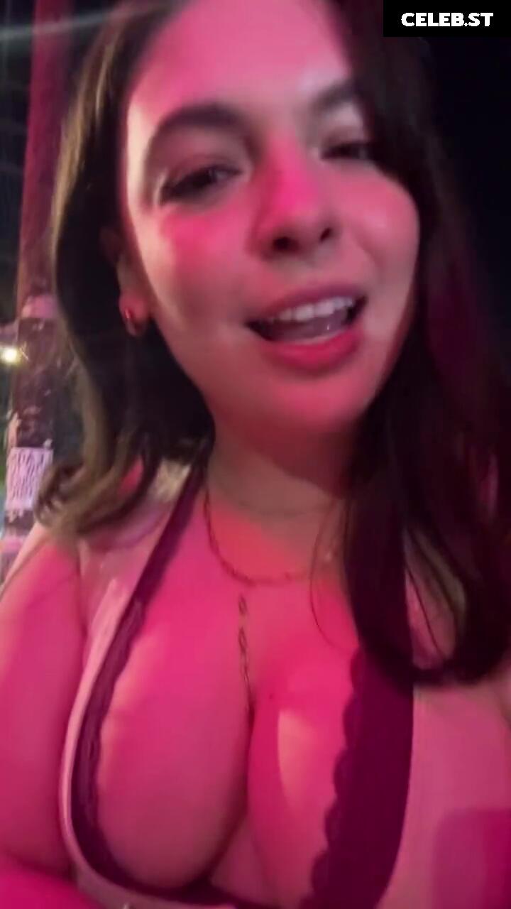 Isabella Gomez Image 23442680