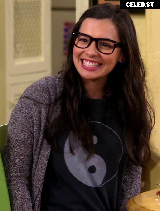 Isabella Gomez Image 23442618