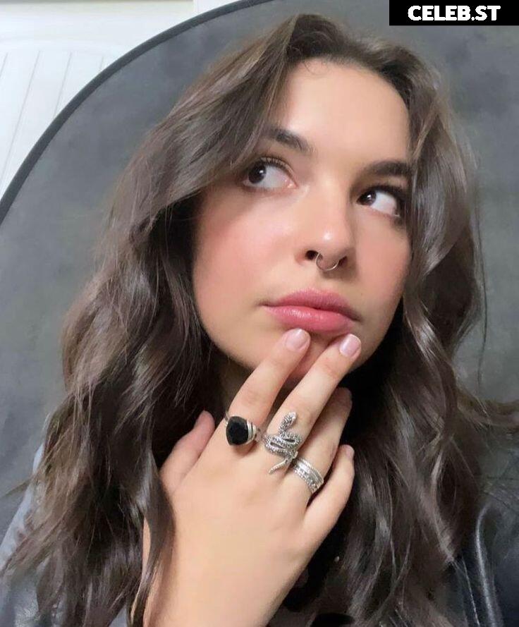 Isabella Gomez Image 23442609