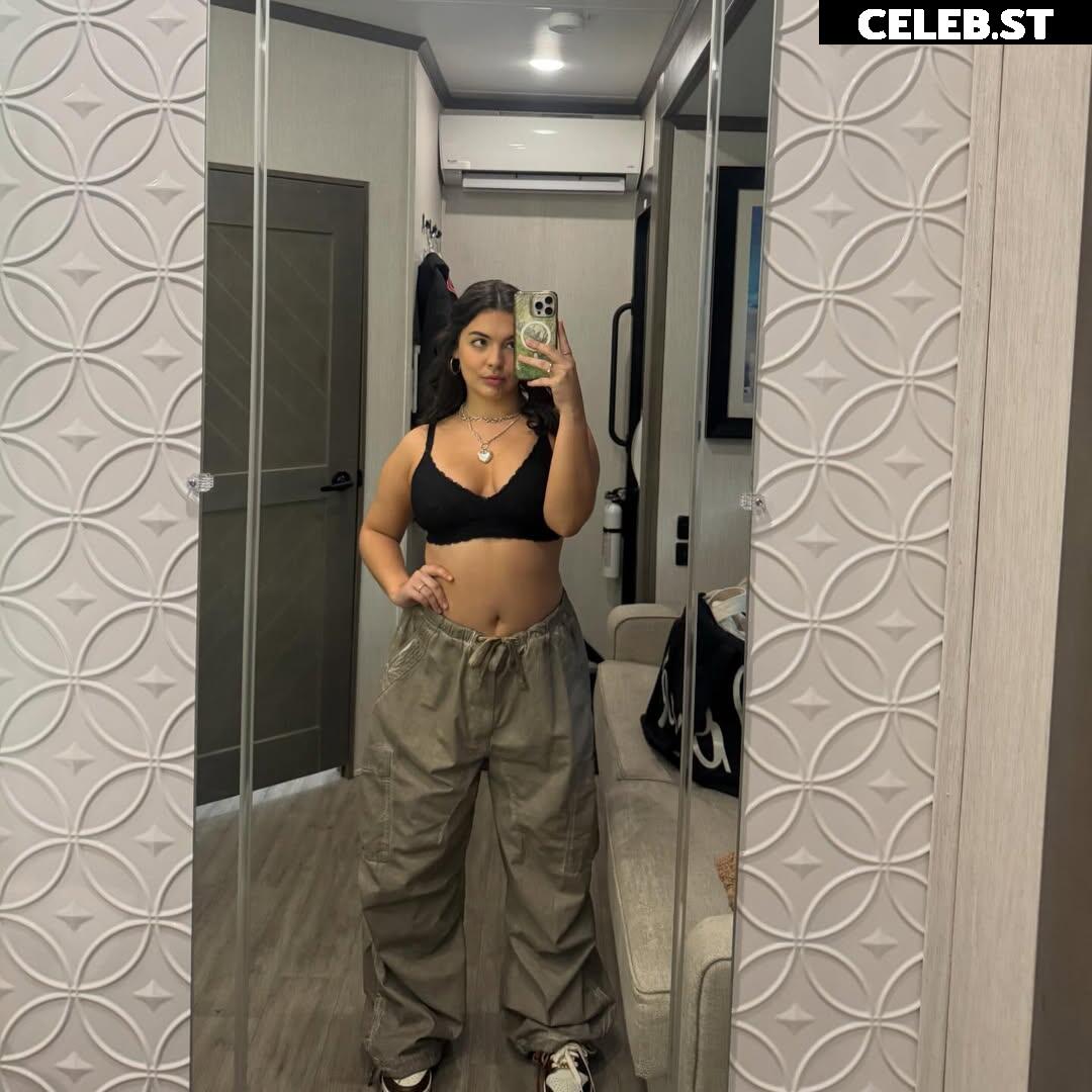 Isabella Gomez Image 23442662