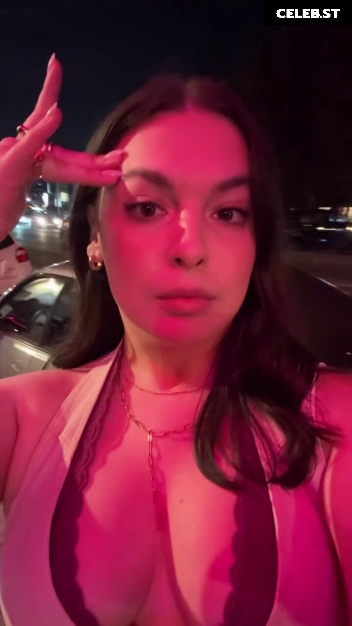 Isabella Gomez Image 23442671