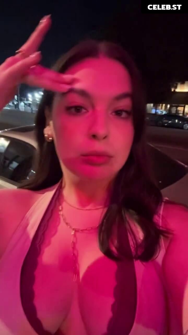 Isabella Gomez Image 23442674