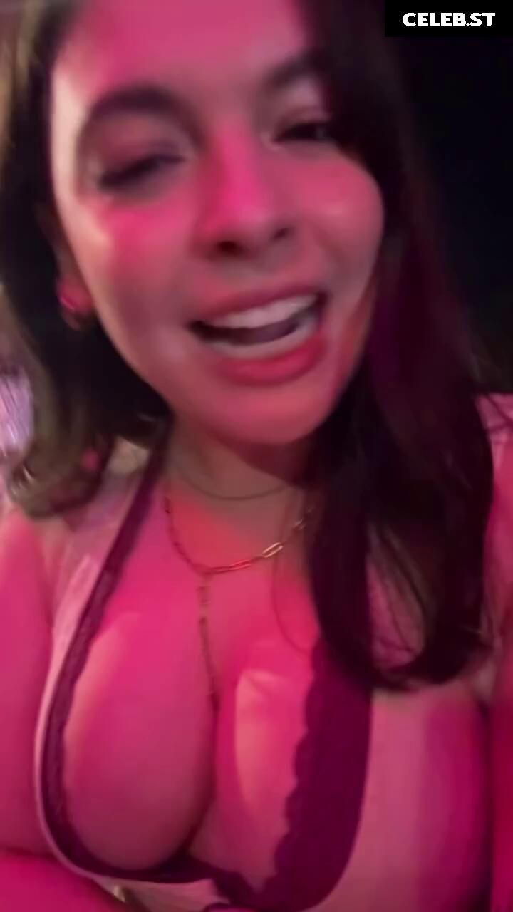 Isabella Gomez Image 23442679