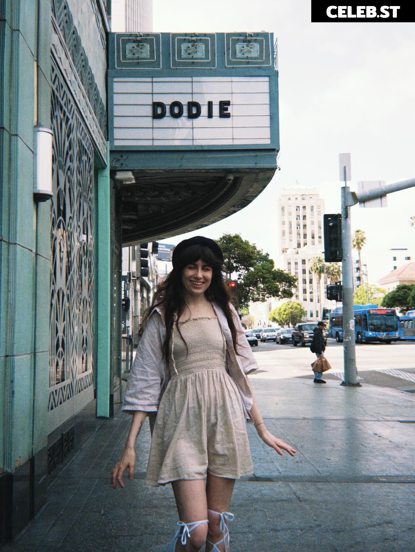 Dodie Clark doddleoddle Image 23415523
