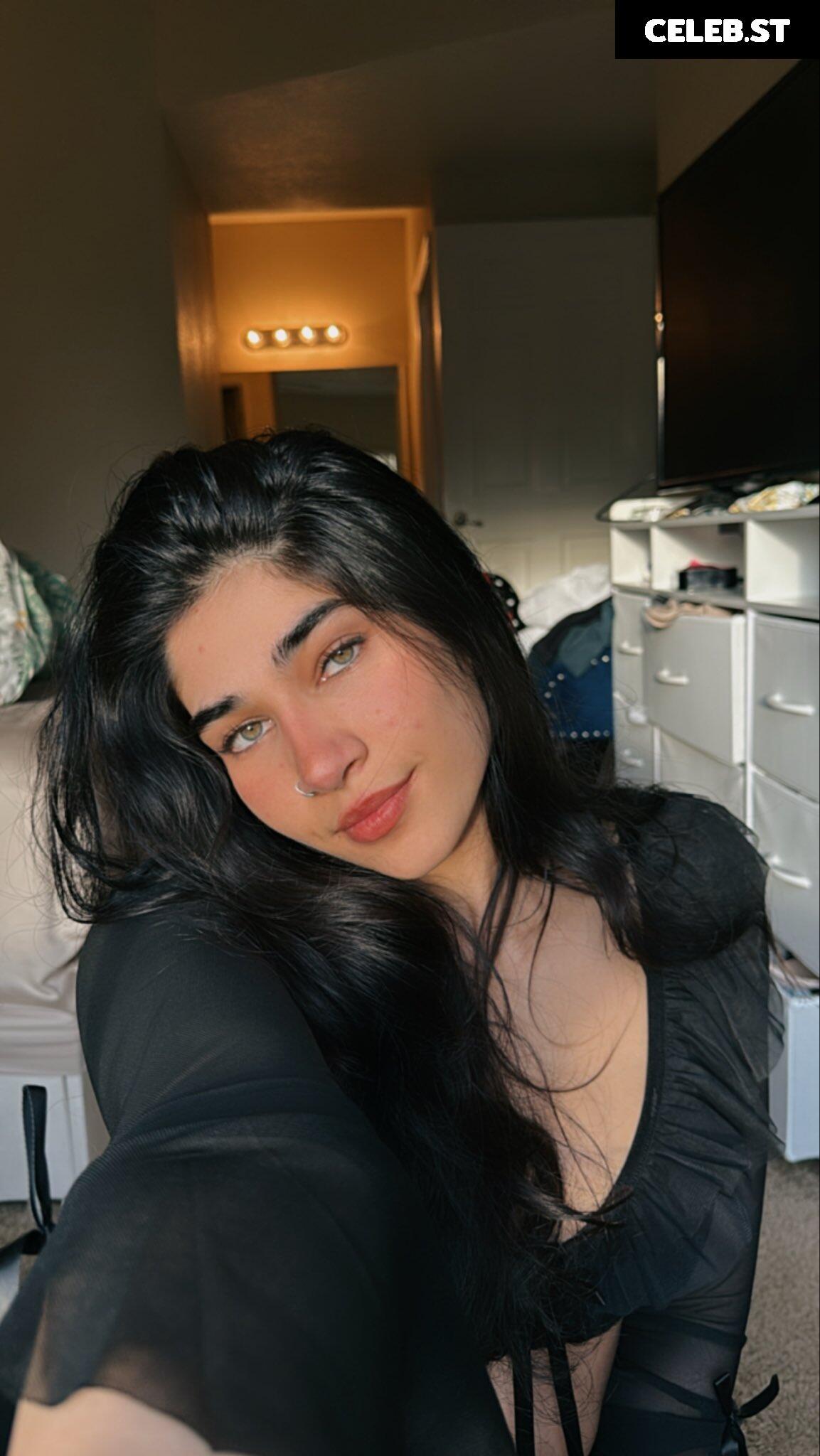 Naila Iqbal / alienalianz / NylaWHO / NylaWHO1 Image 23415111