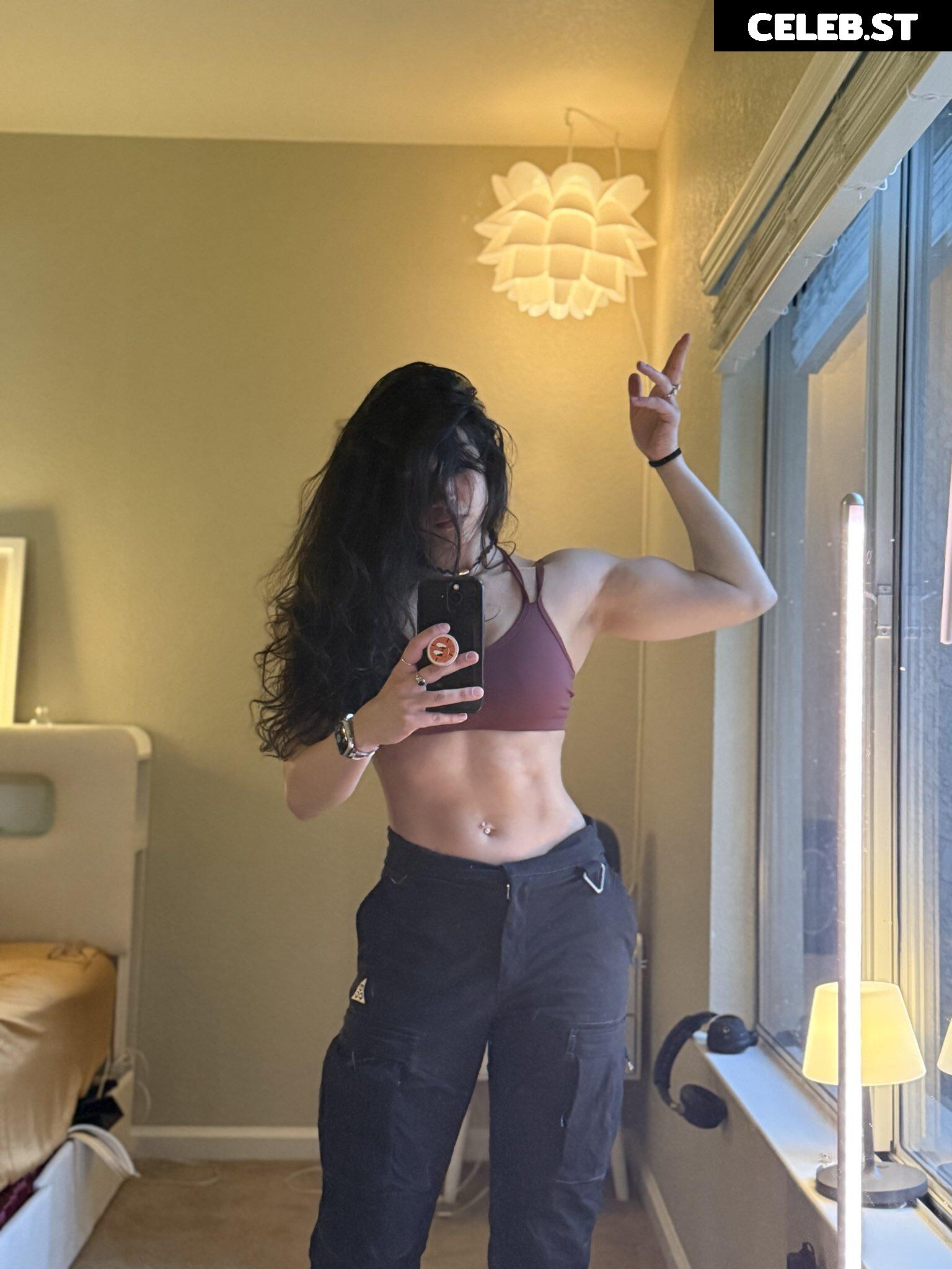 Naila Iqbal / alienalianz / NylaWHO / NylaWHO1 Image 23415099