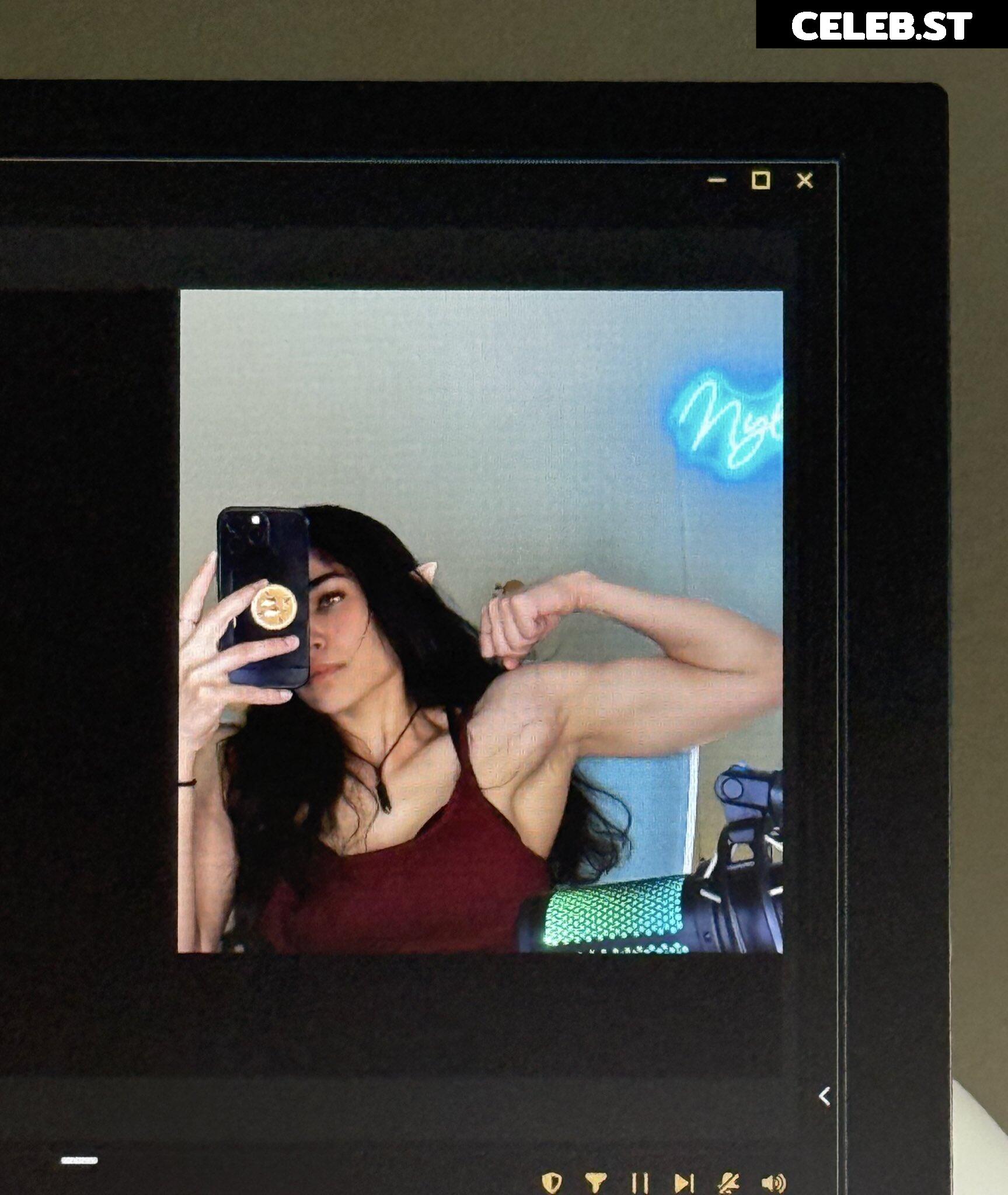 Naila Iqbal / alienalianz / NylaWHO / NylaWHO1 Image 23415028