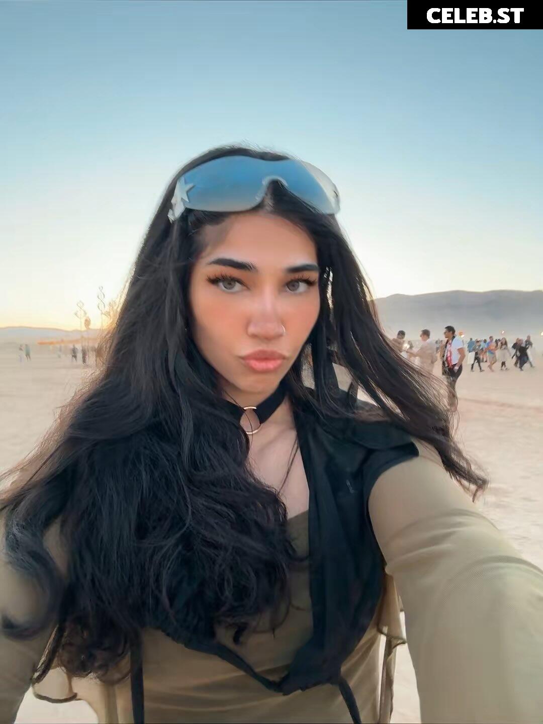 Naila Iqbal / alienalianz / NylaWHO / NylaWHO1 Image 23415032