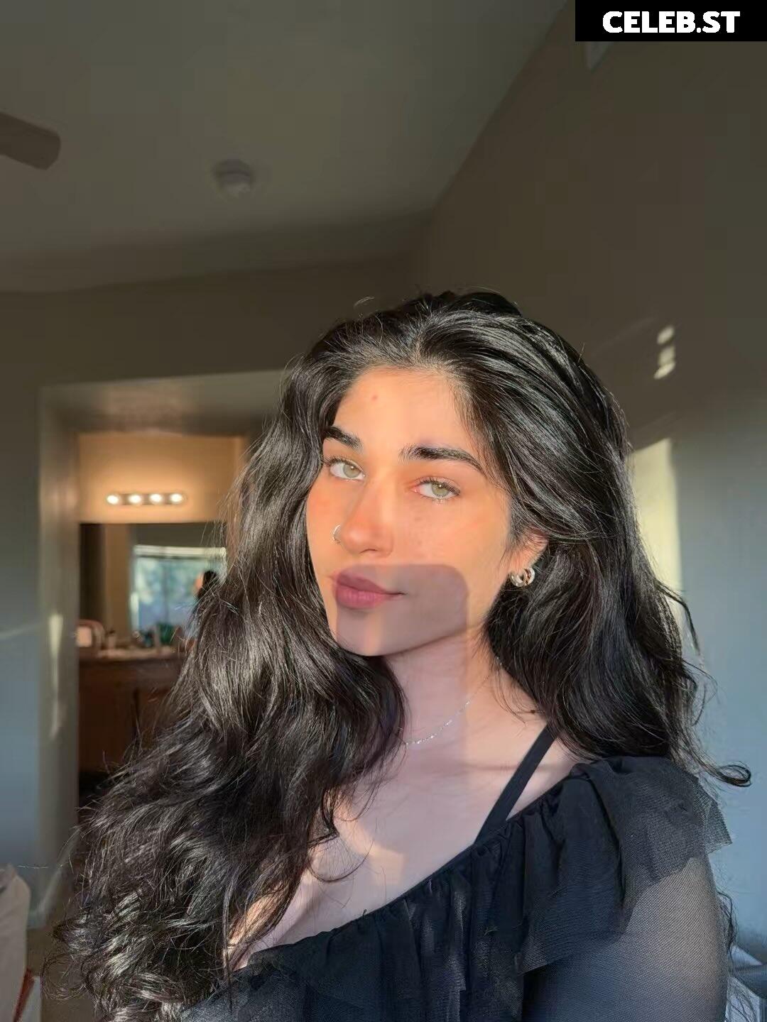 Naila Iqbal / alienalianz / NylaWHO / NylaWHO1 Image 23415030