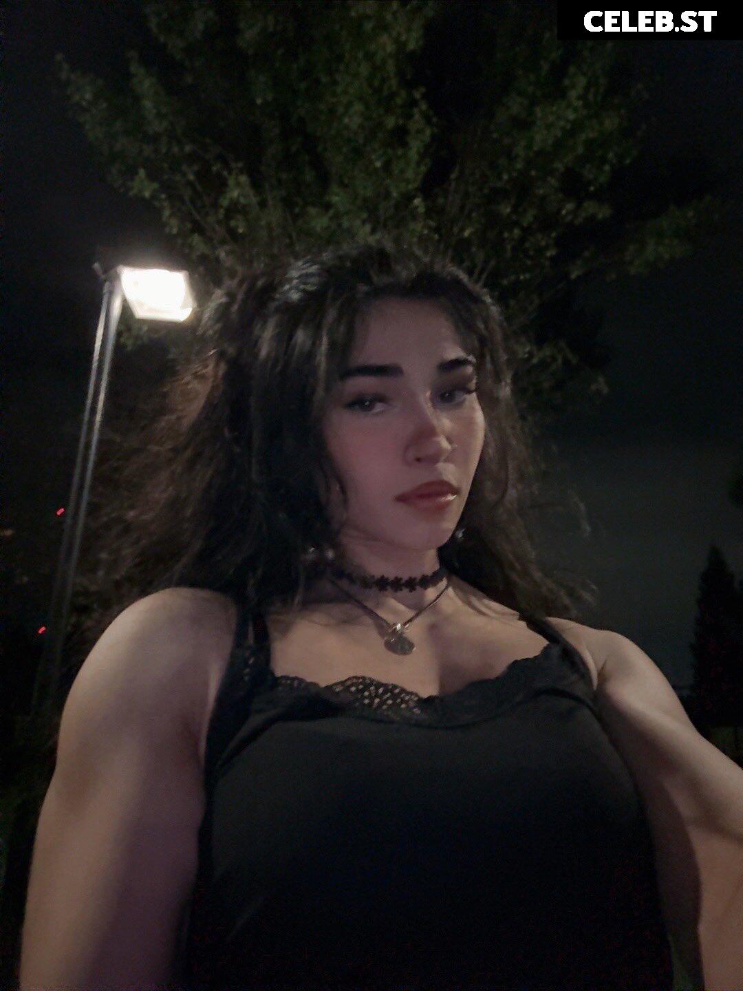 Naila Iqbal / alienalianz / NylaWHO / NylaWHO1 Image 23415064