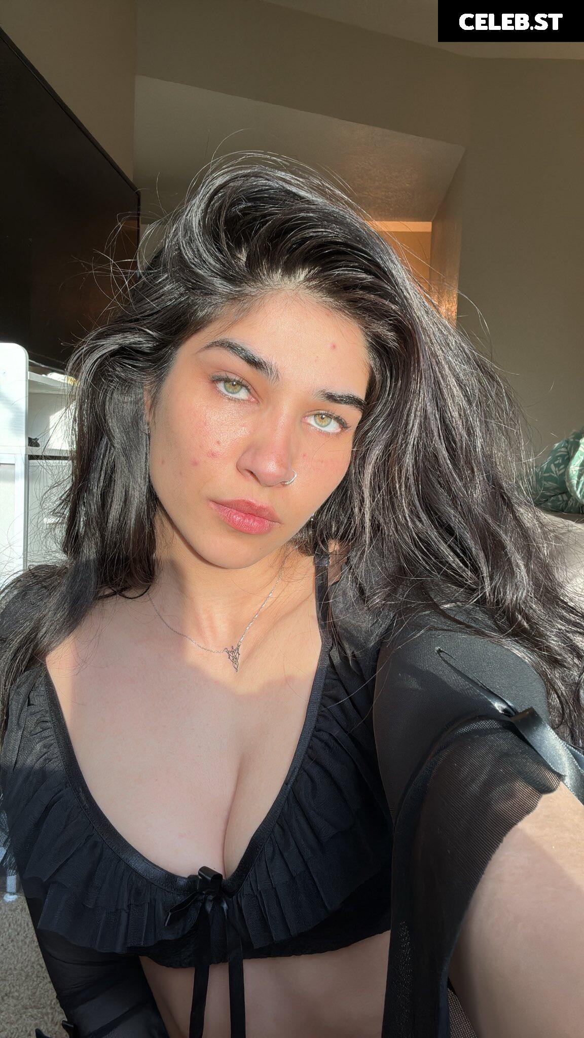 Naila Iqbal / alienalianz / NylaWHO / NylaWHO1 Image 23415052