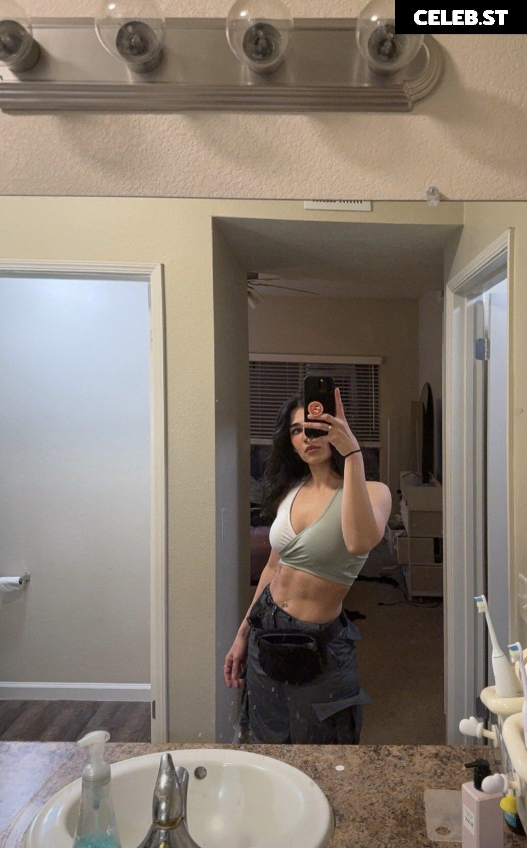 Naila Iqbal / alienalianz / NylaWHO / NylaWHO1 Image 23415040