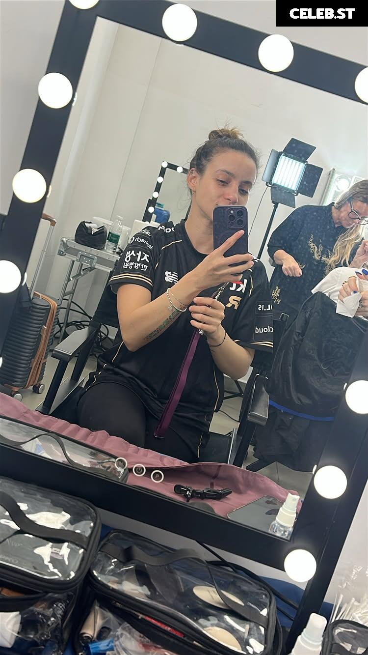 Laure Valée Image 23415217