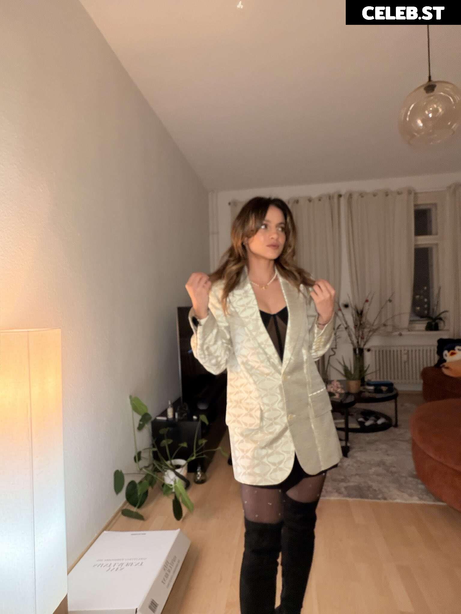 Laure Valée Image 23415244