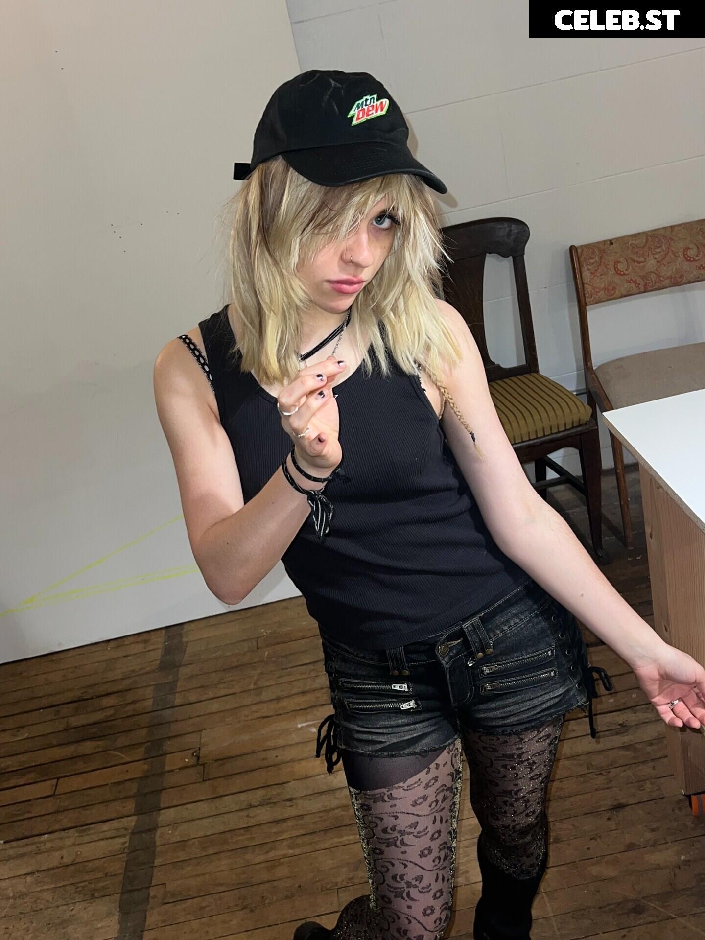 wormsheriff / Olivia O Image 23414850