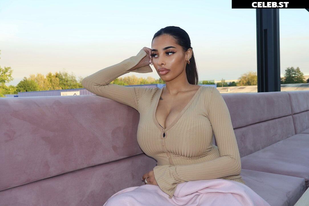Kadelle Samuals, @kadellesamuals_ busty instagram model Image 23414447