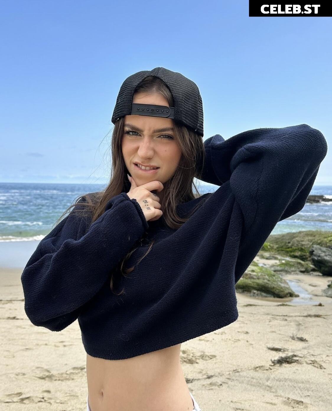 Katelyn Elizabeth Image 2341407