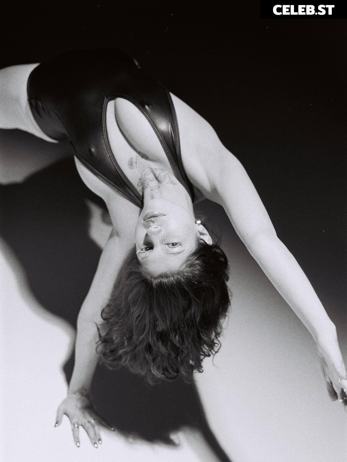 Ava Taylor / lilrach Image 23416810