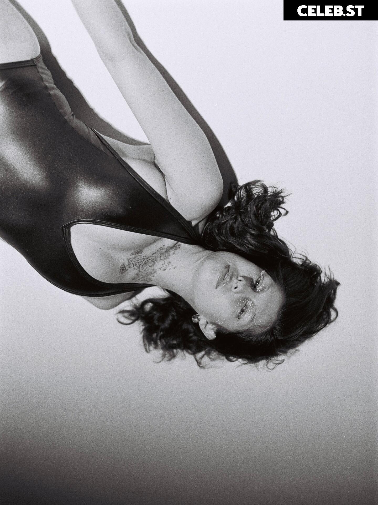 Ava Taylor / lilrach Image 23416804