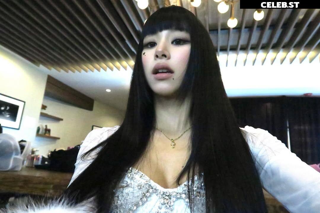Chaeyoung (TWICE) Image 23419739