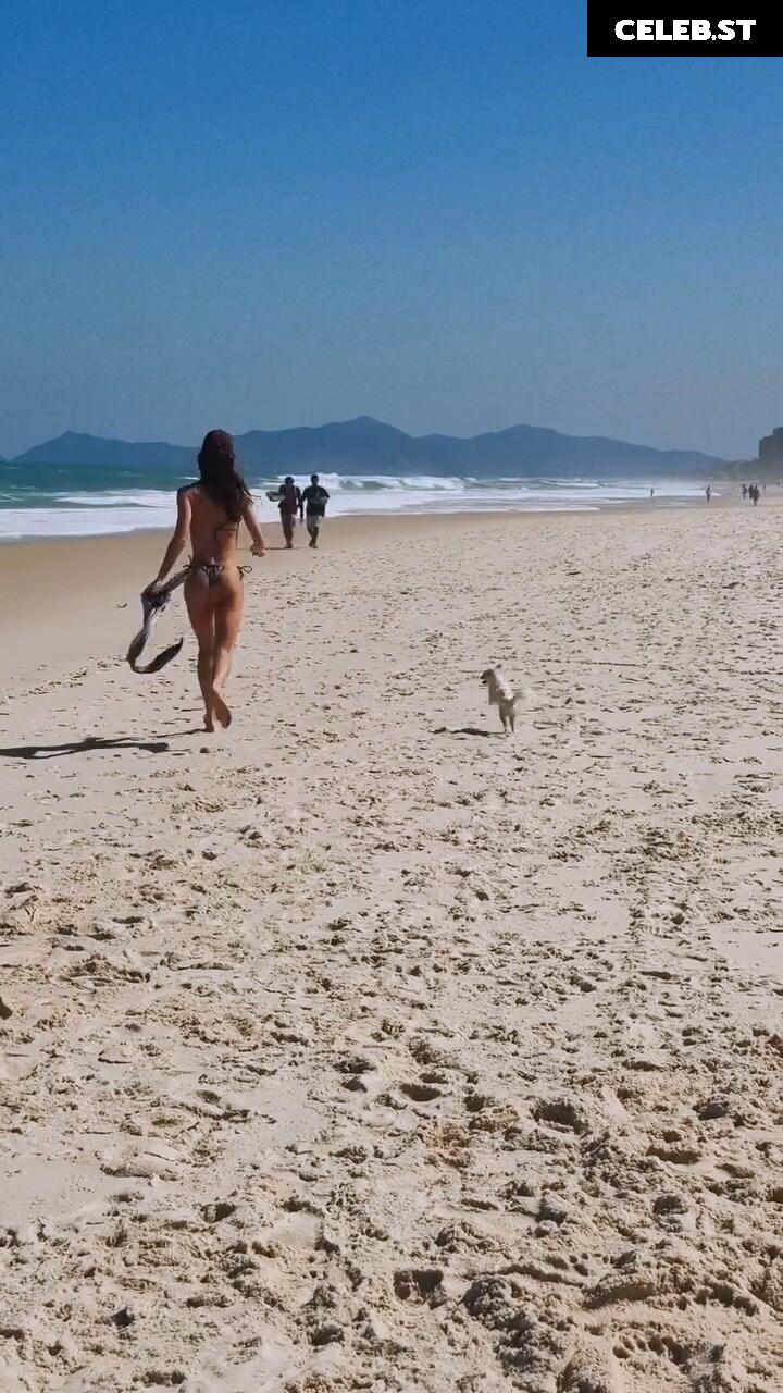 Vitória Strada Image 23421268