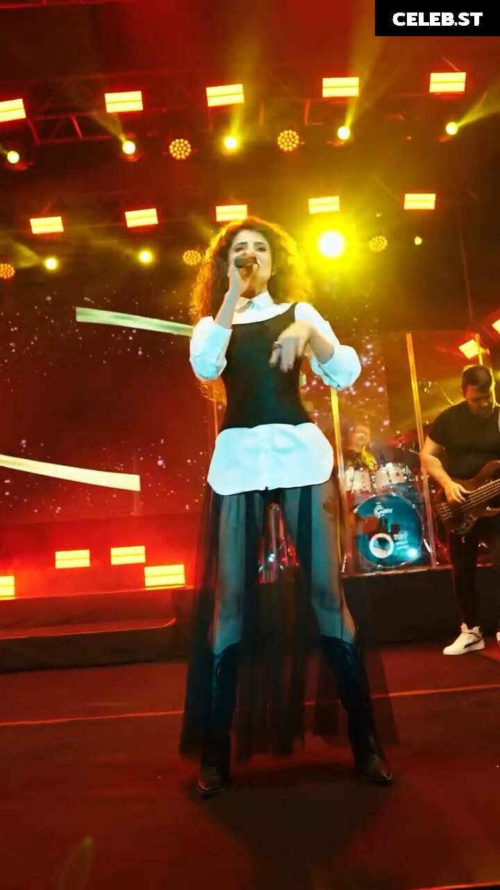 Paula Fernandes Image 23422304