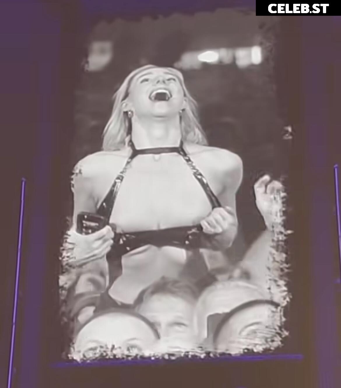 Viktoria Somebody Image 2343427