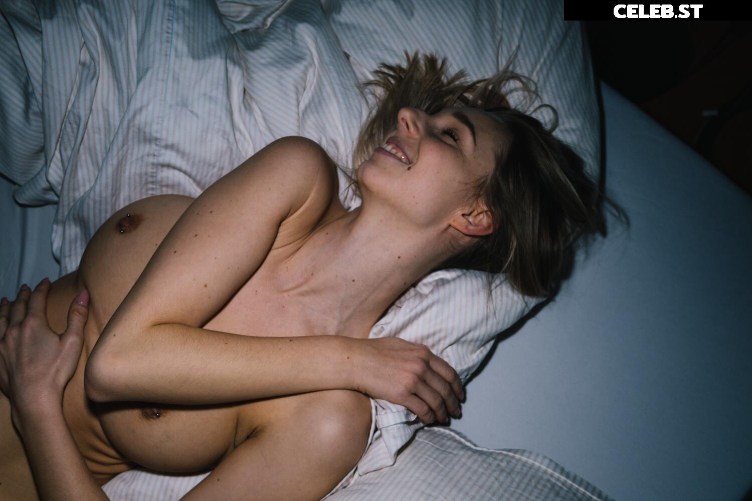 Viktoria Somebody Image 2343165