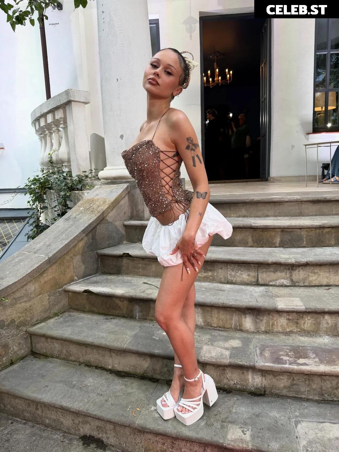 Lila Janowska Image 23407661