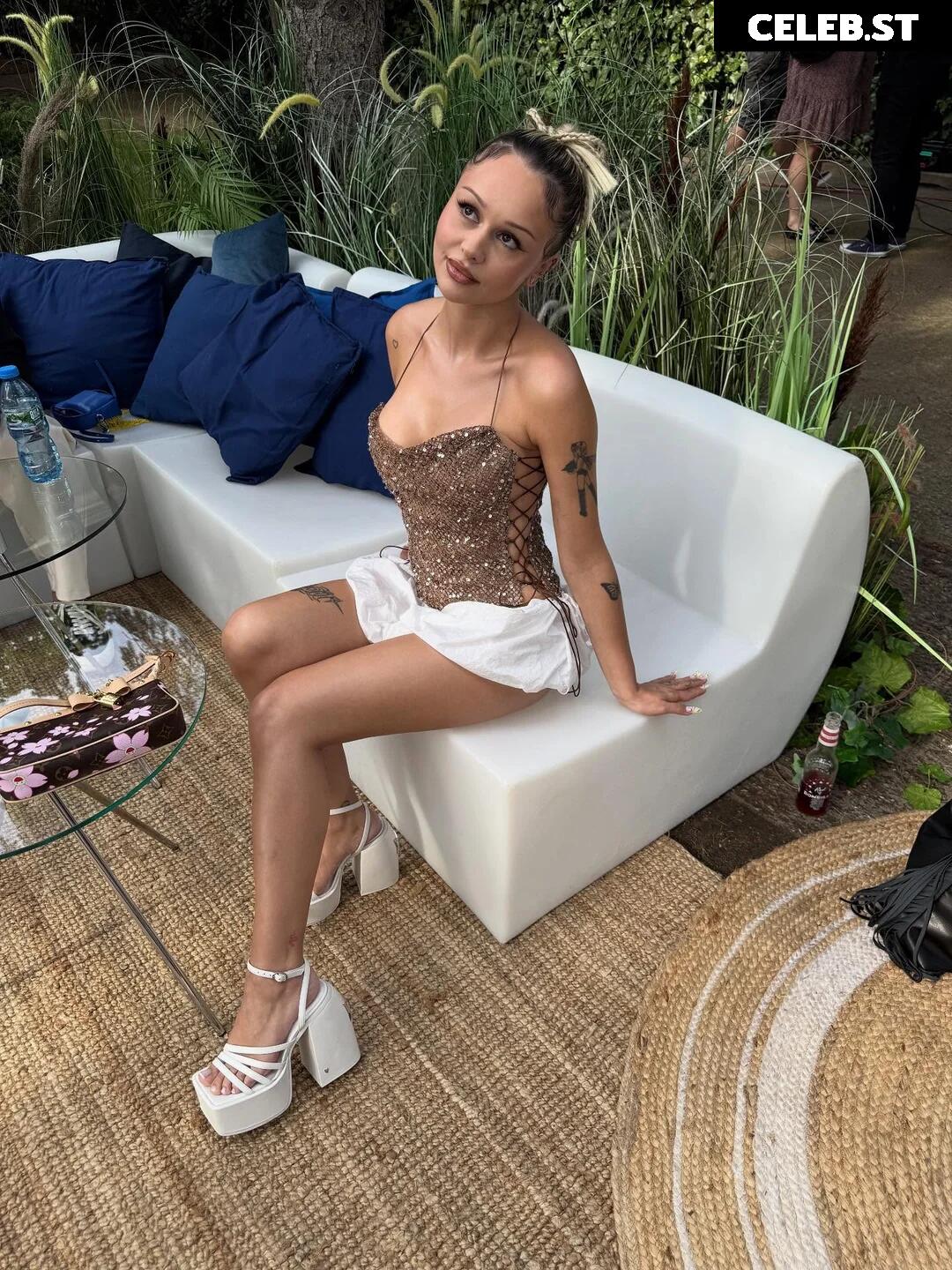 Lila Janowska Image 23407660