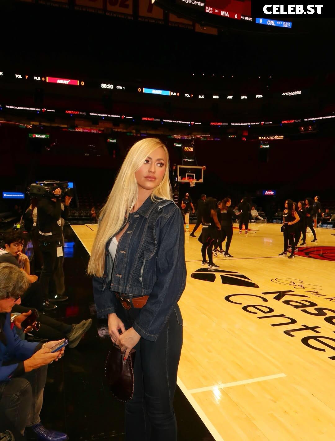 Danielle Moinet / Summer Rae Image 23409492
