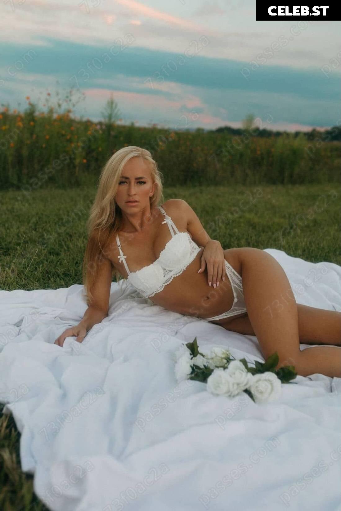 Danielle Moinet / Summer Rae Image 23409410