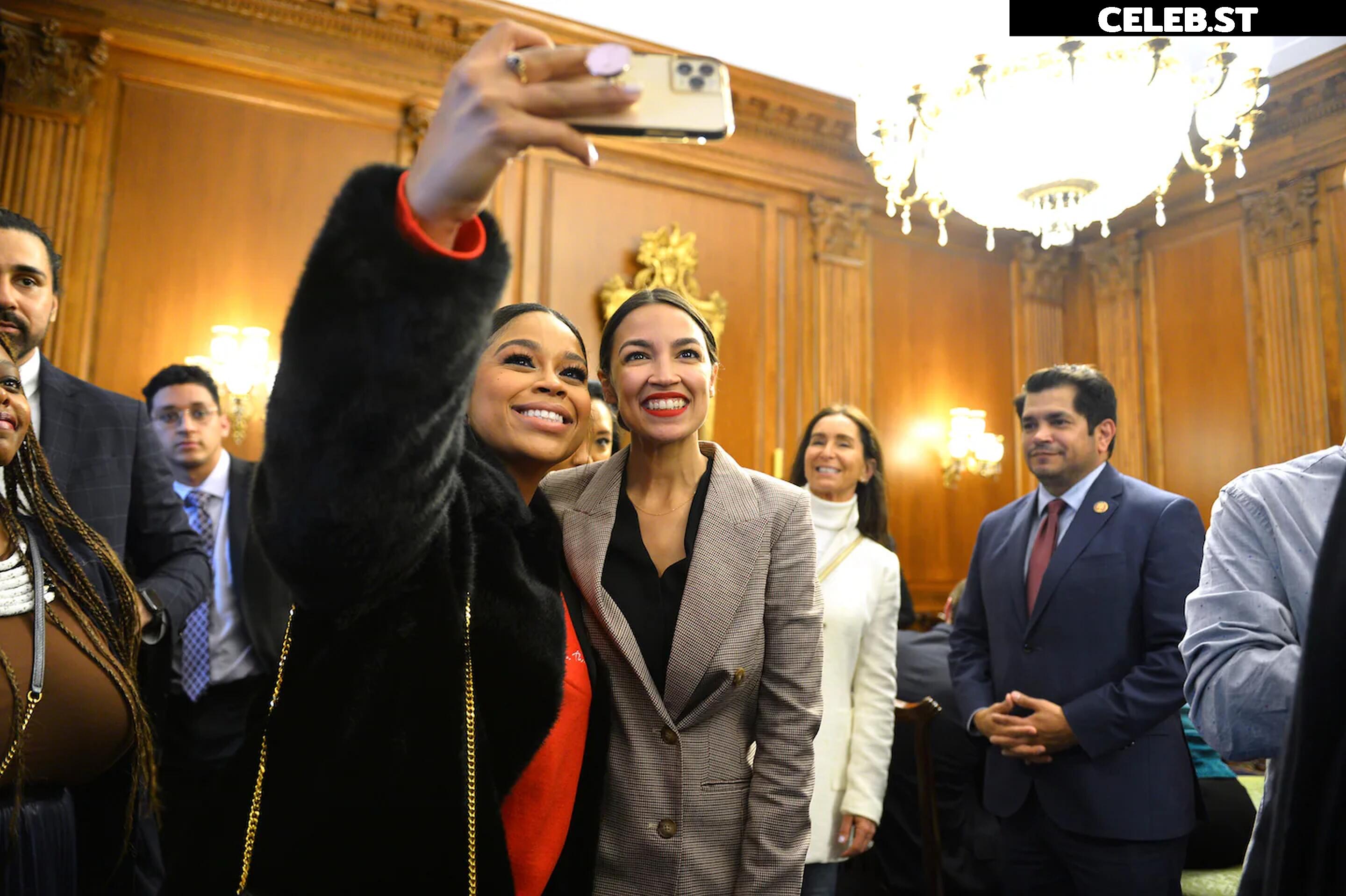 Alexandria Ocasio-Cortez / AOC Image 23409118