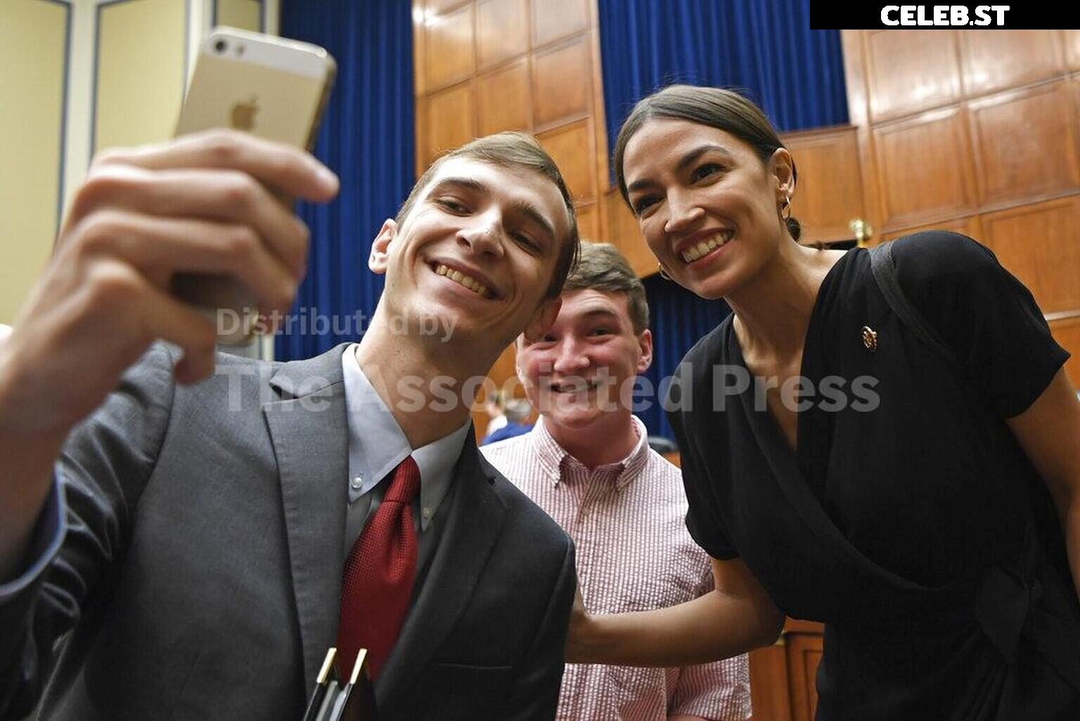 Alexandria Ocasio-Cortez / AOC Image 23409139
