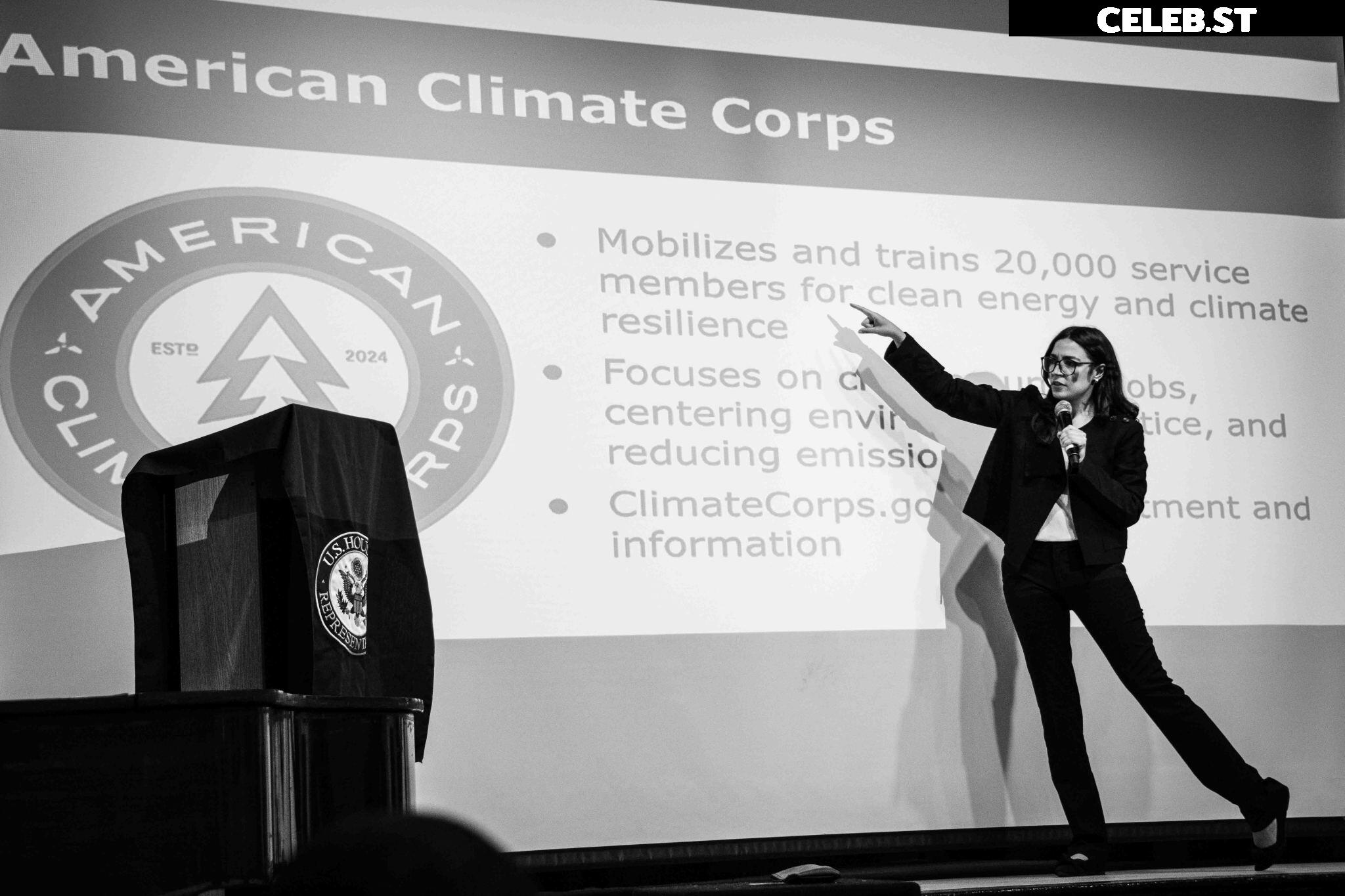 Alexandria Ocasio-Cortez / AOC Image 23409162