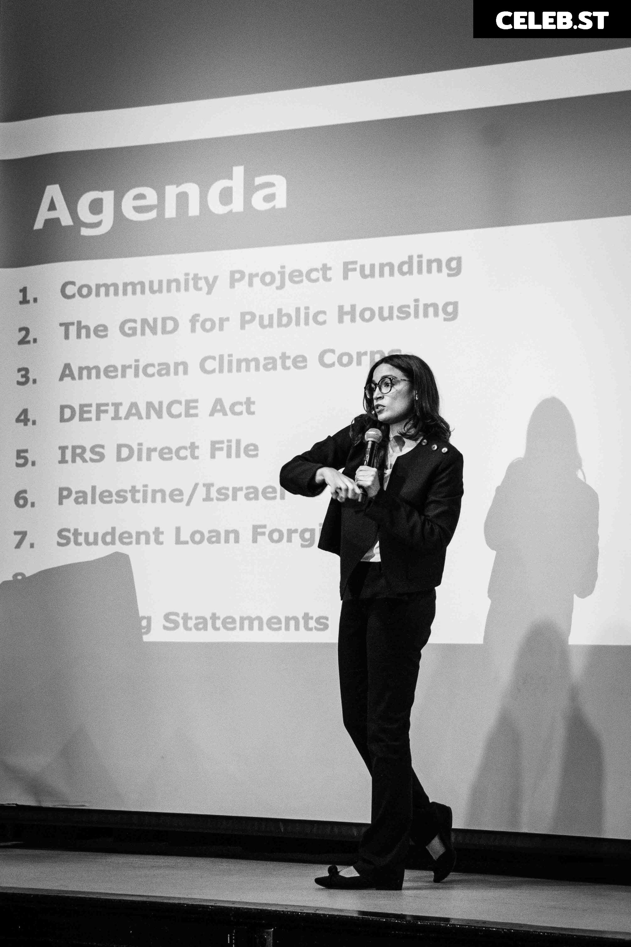 Alexandria Ocasio-Cortez / AOC Image 23409169