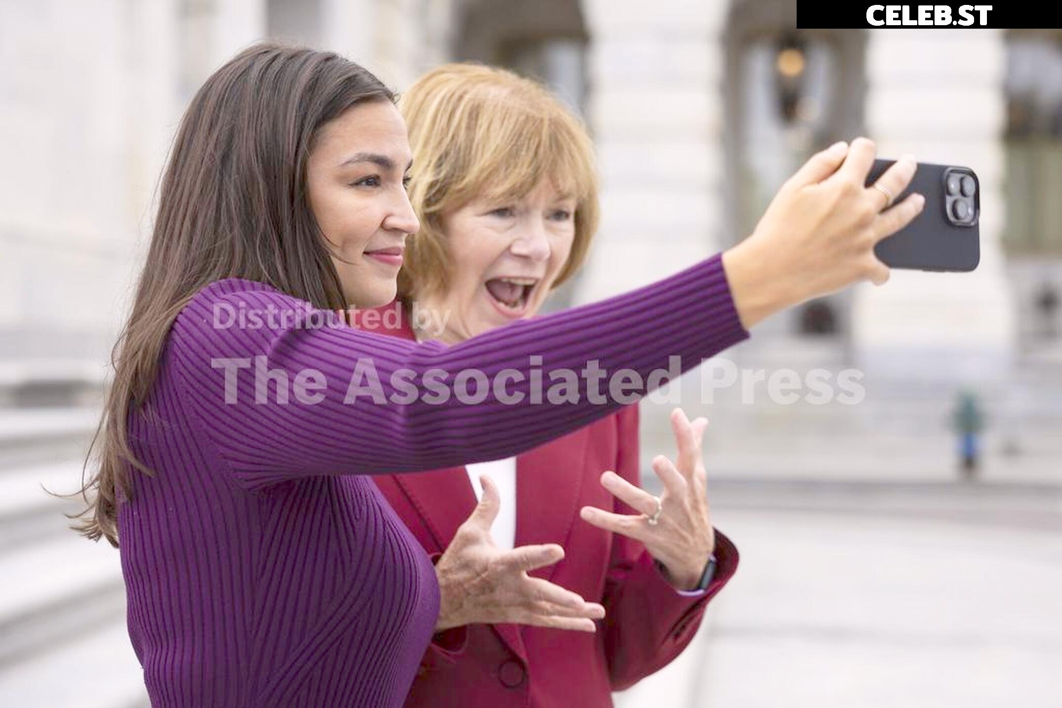 Alexandria Ocasio-Cortez / AOC Image 23409027