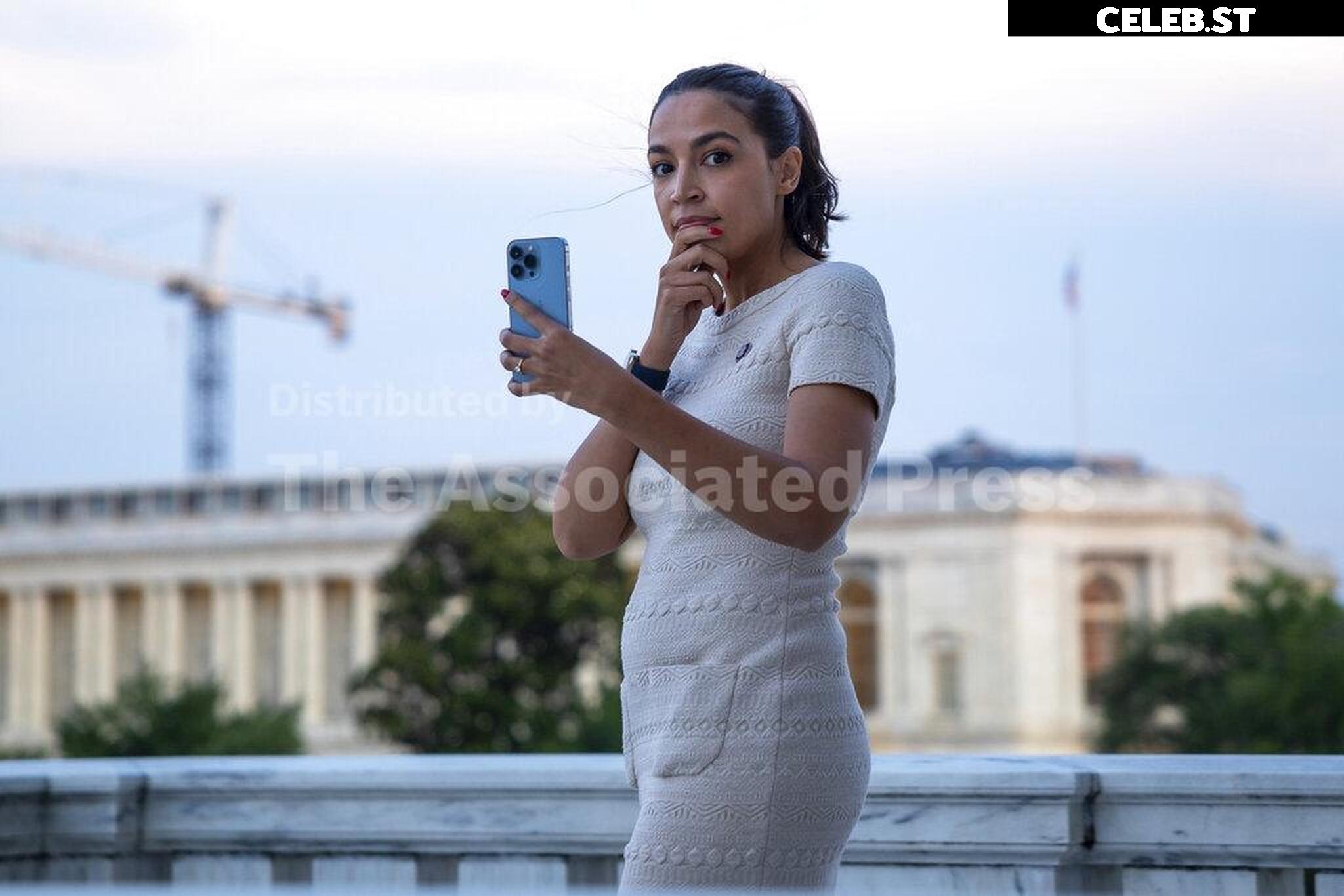 Alexandria Ocasio-Cortez / AOC Image 23409010