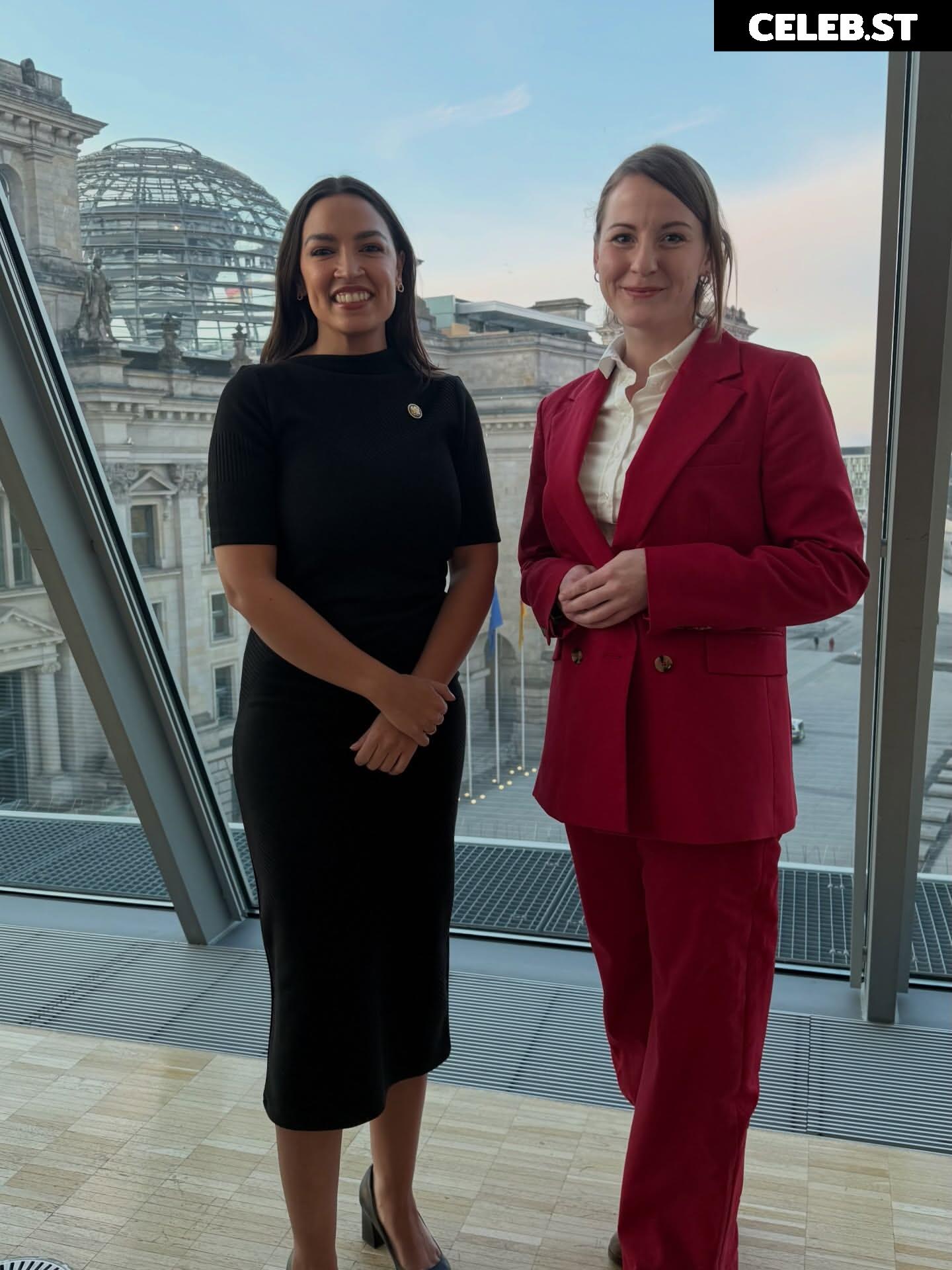 Alexandria Ocasio-Cortez / AOC Image 23409205