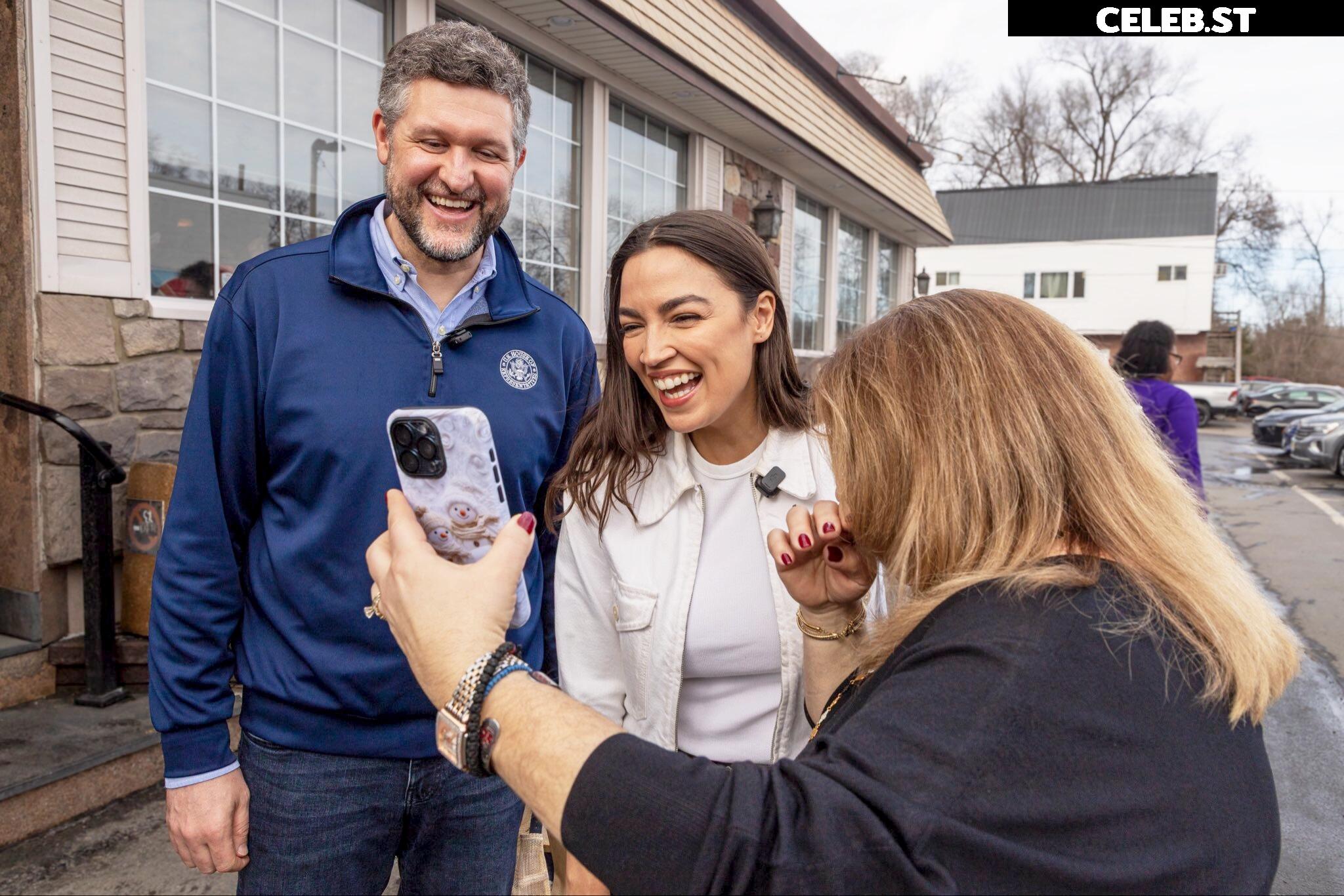 Alexandria Ocasio-Cortez / AOC Image 23409269