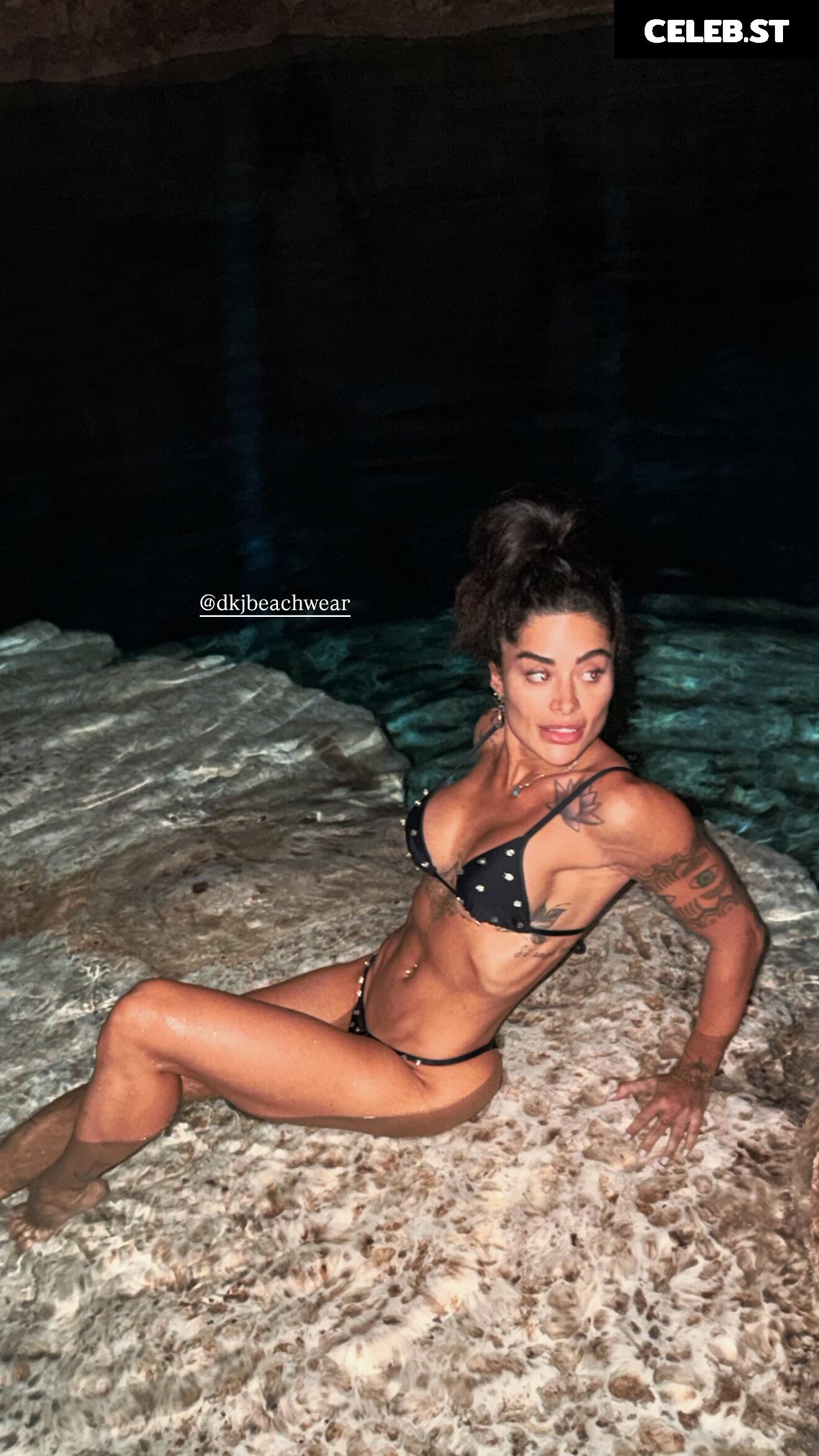 Aline Riscado Image 23499981